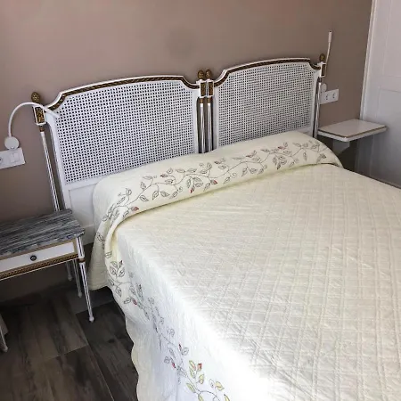 Casa Jardines Holiday home *